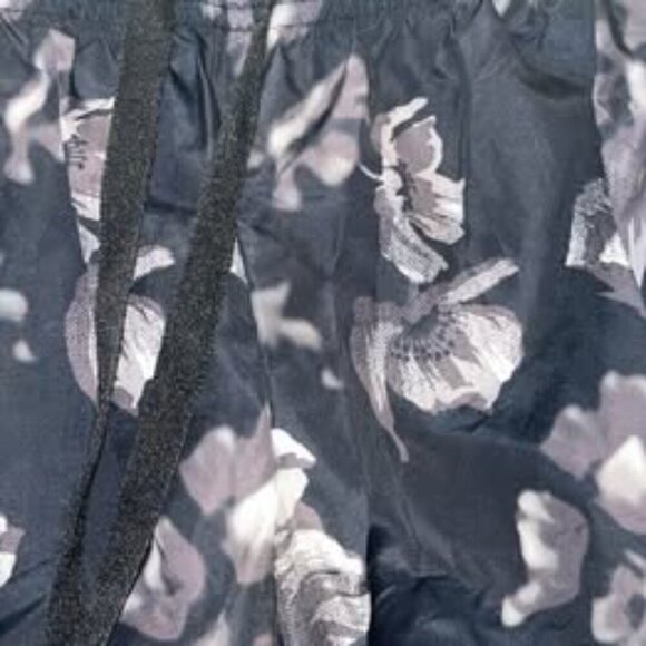 Size small Joe Fresh Women's draw string shorts "Active" line - Picture 3 of 4